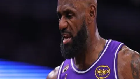 梁靖崑逆袭战报：男单16强征途开启，央视新闻客户端同步播报